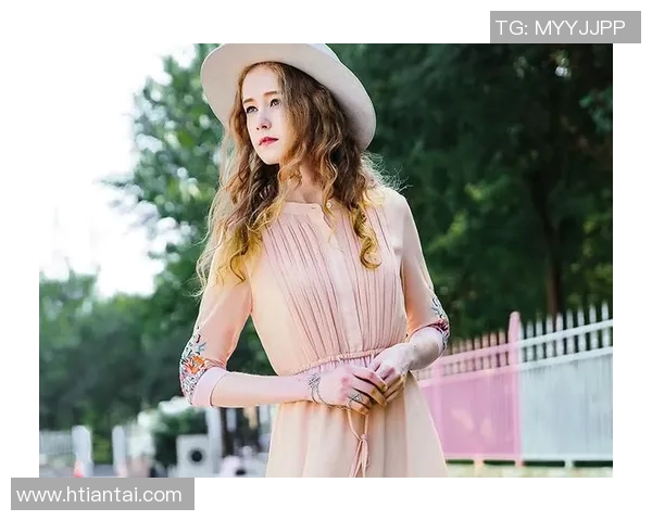 足球明星大头T恤热潮来袭，时尚与运动的完美结合让你成为街头焦点